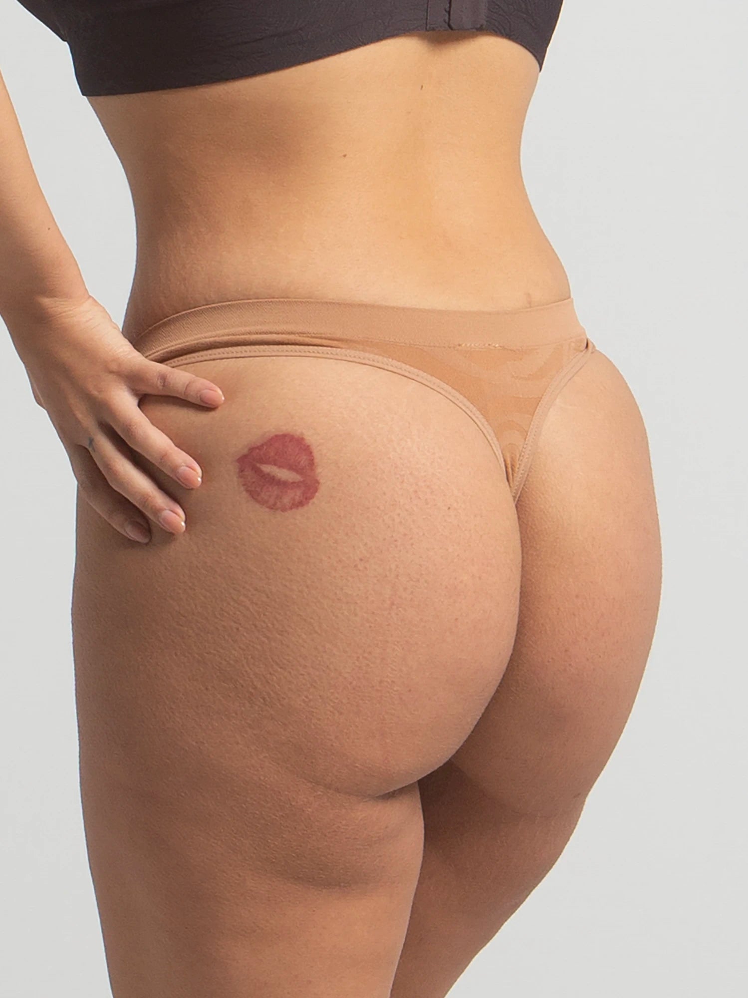 Eve Chantelle Smooth Touch Seamless String