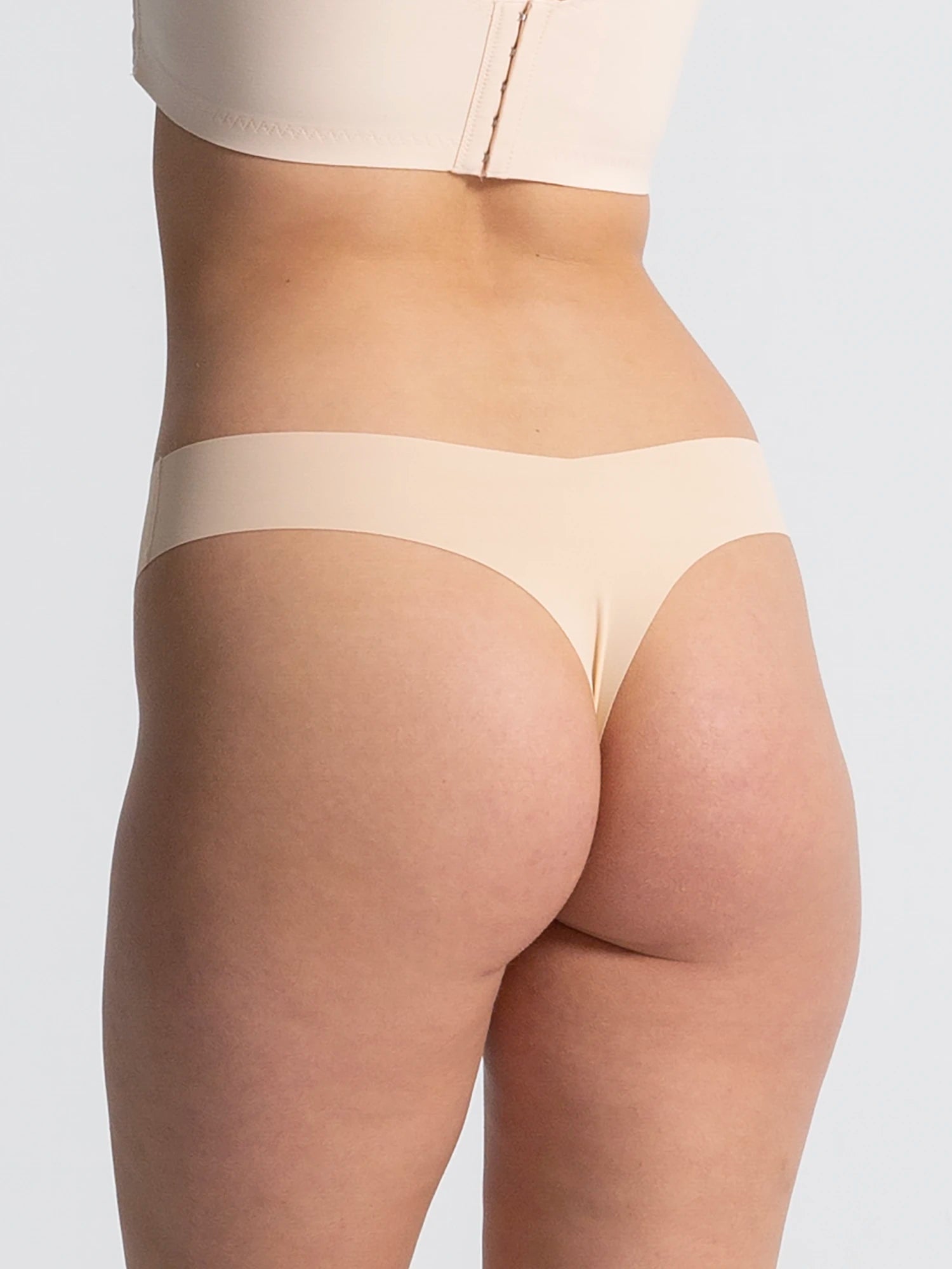 Seamless Silhouette Thong