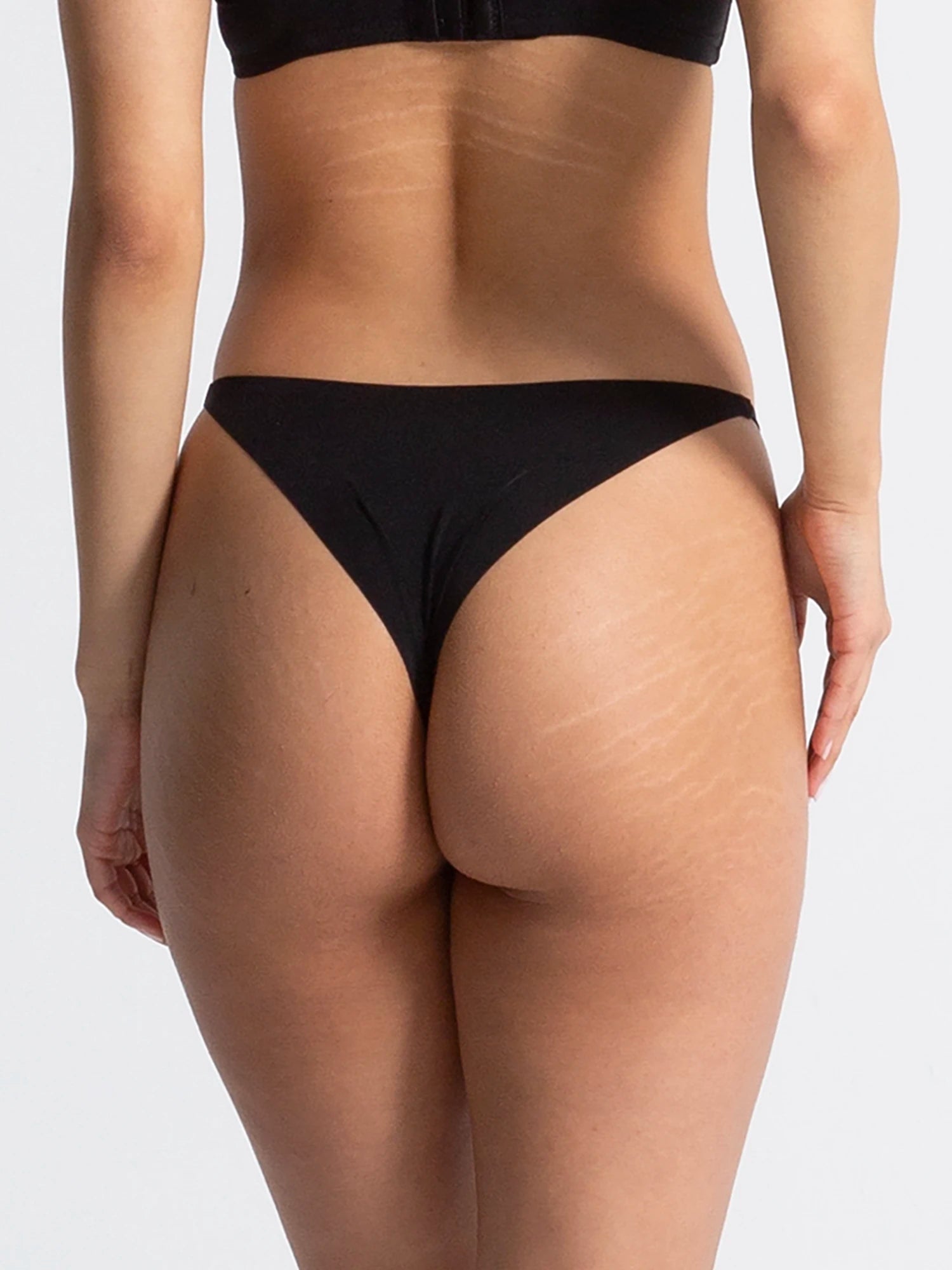 Seamless Magnetic Whisper Thong
