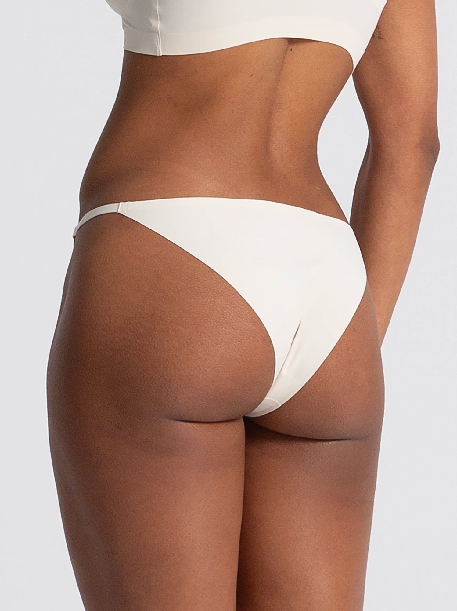 Seamless Minimalist Cheeky String