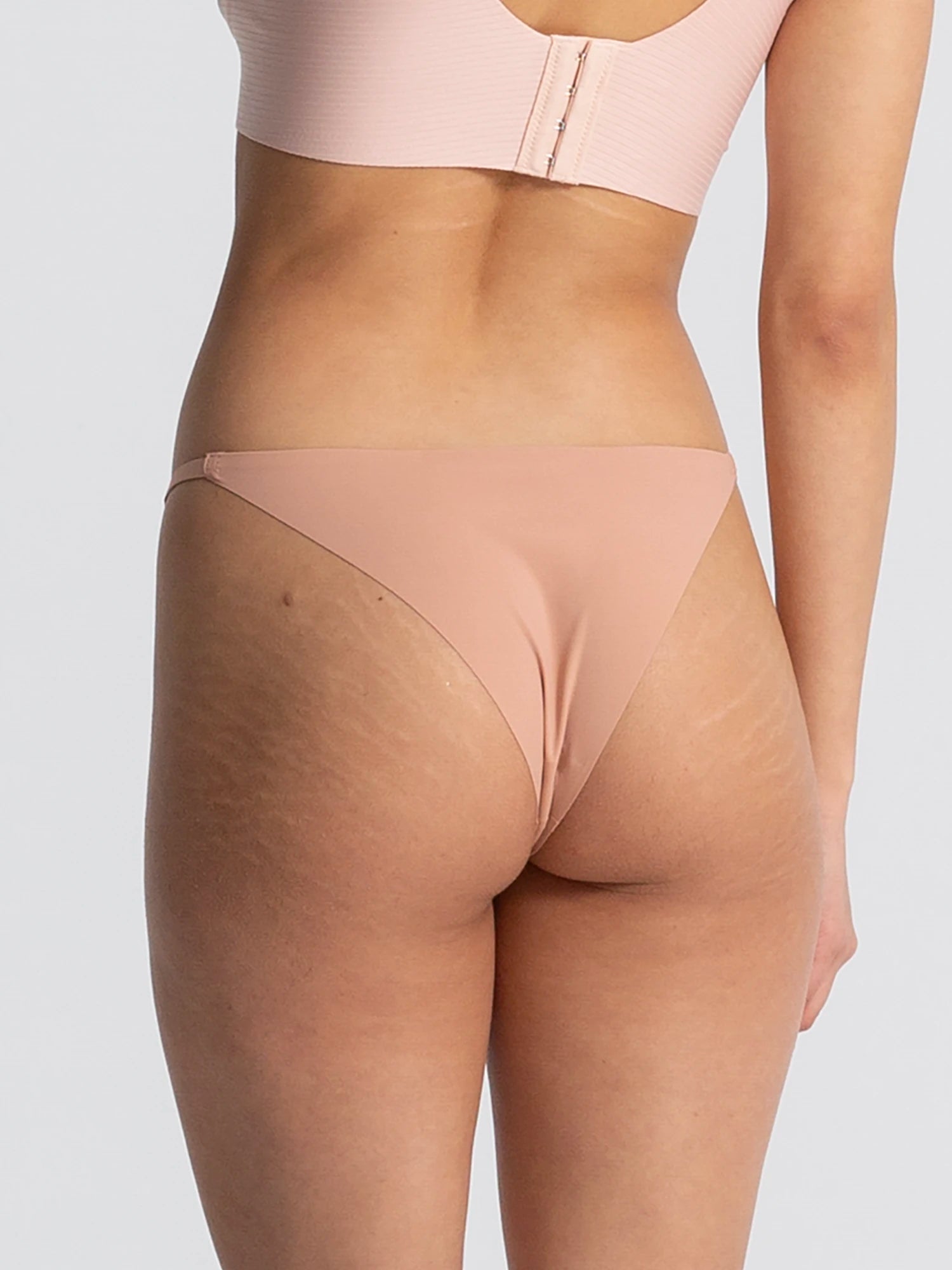 Seamless Minimalist Cheeky String