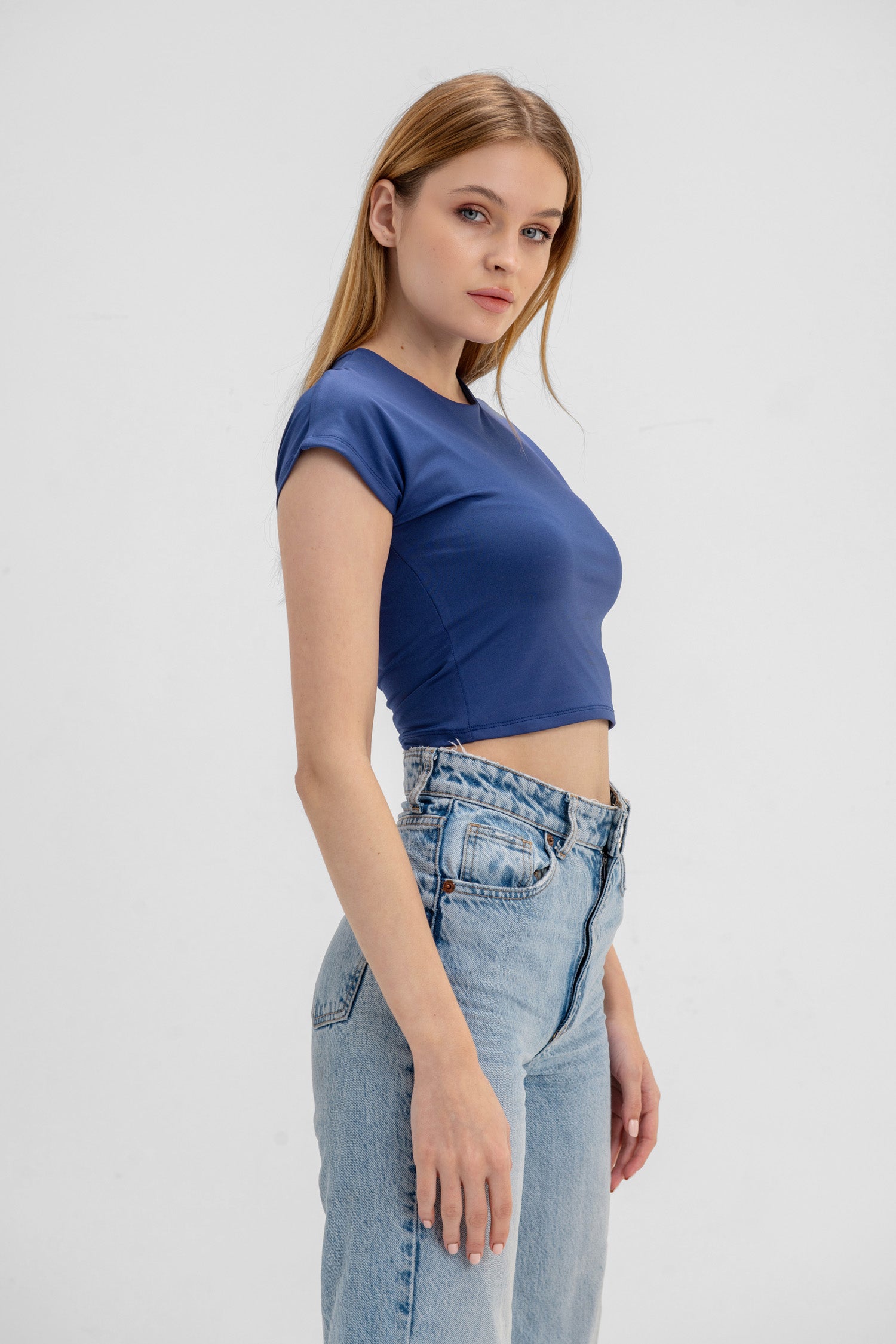 Virmo Cropped Round Neck Top Cap Sleeve