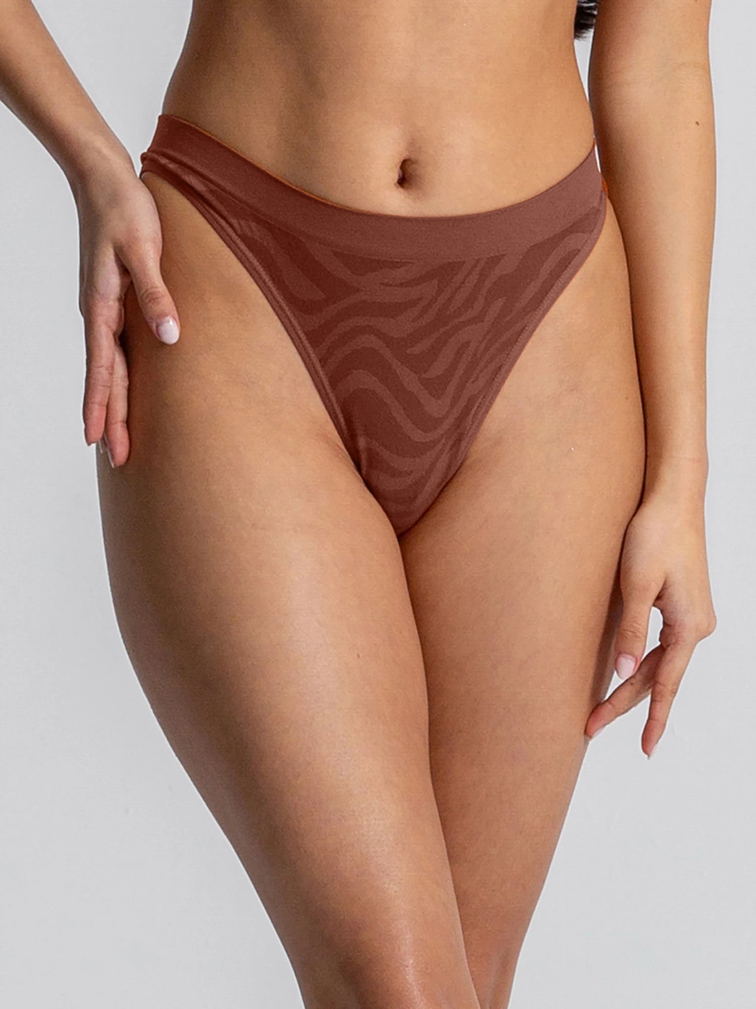 Eve Chantelle Smooth Touch Seamless String